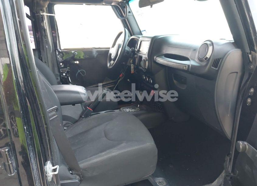 Photo 5 of 2017 Jeep Wrangler UNLIMITED SPORT 4X4 (VIN 1C4BJWDG5HL508796)