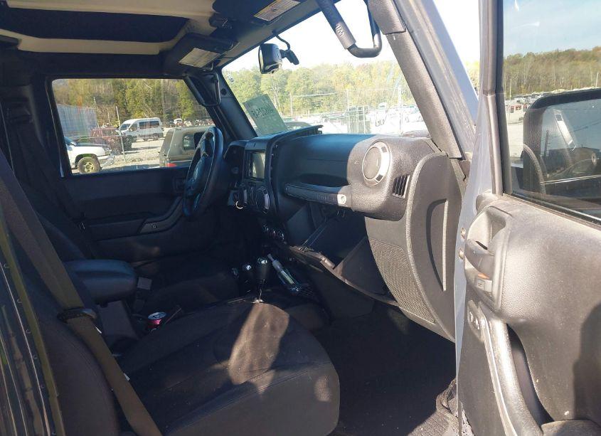 Photo 5 of 2017 Jeep Wrangler UNLIMITED SPORT 4X4 (VIN 1C4BJWDG5HL606727)