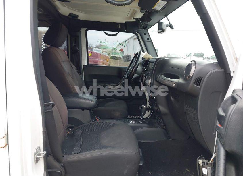 Photo 5 of 2017 Jeep Wrangler UNLIMITED BIG BEAR 4X4 (VIN 1C4BJWDG5HL665616)