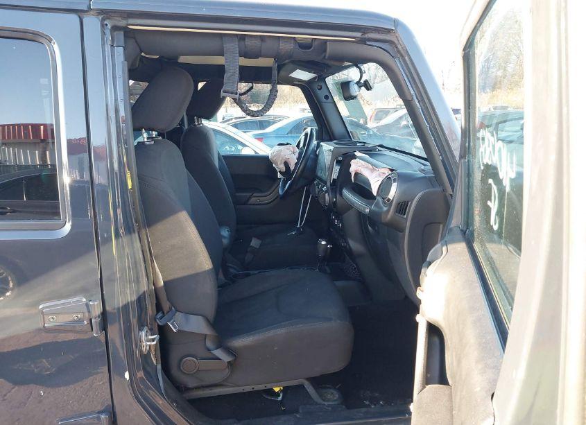 Photo 5 of 2018 Jeep Wrangler JK UNLIMITED SPORT S 4X4 (VIN 1C4BJWDG5JL804522)