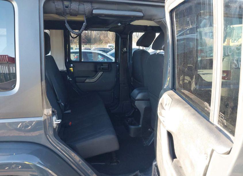 Photo 8 of 2018 Jeep Wrangler JK UNLIMITED SPORT S 4X4 (VIN 1C4BJWDG5JL804522)