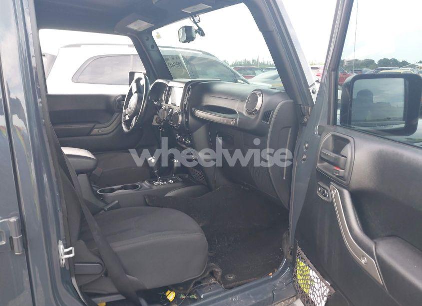 Photo 5 of 2018 Jeep Wrangler JK UNLIMITED SPORT S 4X4 (VIN 1C4BJWDG5JL858936)