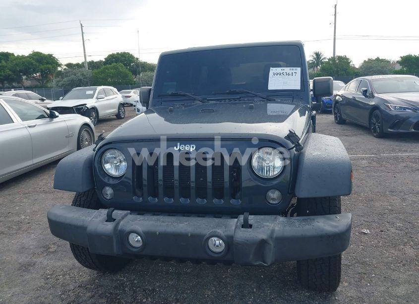 Photo 6 of 2018 Jeep Wrangler JK UNLIMITED SPORT S 4X4 (VIN 1C4BJWDG5JL858936)