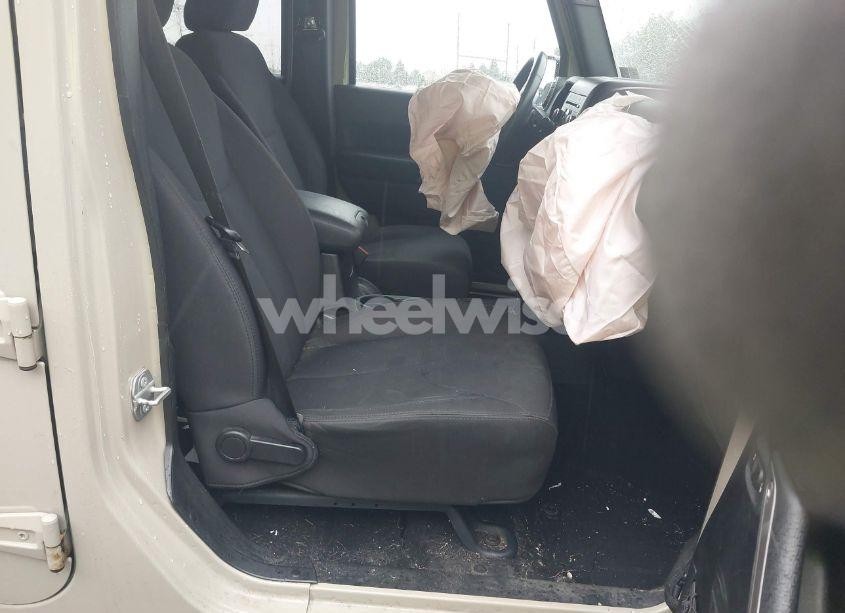 Photo 5 of 2018 Jeep Wrangler JK UNLIMITED SPORT S 4X4 (VIN 1C4BJWDG5JL866860)