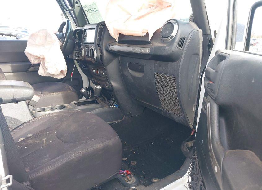 Photo 5 of 2014 Jeep Wrangler UNLIMITED SPORT (VIN 1C4BJWDG6EL130452)