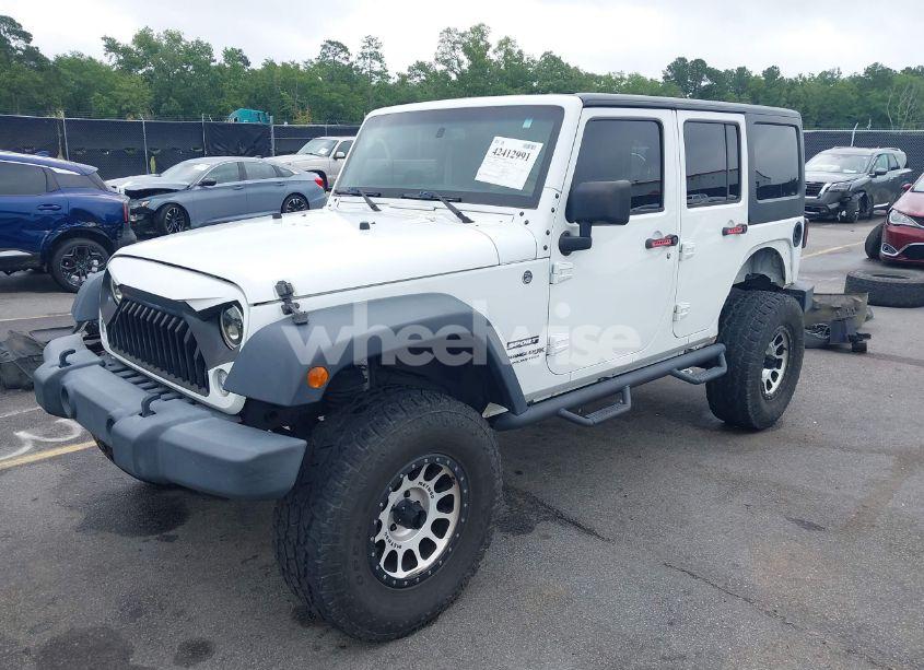 Photo 2 of 2018 Jeep Wrangler JK UNLIMITED SPORT S 4X4 (VIN 1C4BJWDG6JL818719)