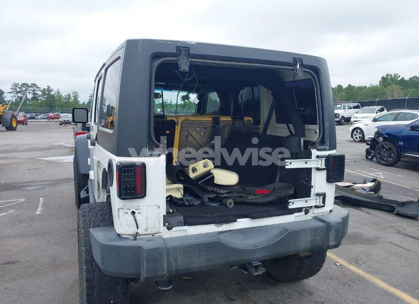 Photo 6 of 2018 Jeep Wrangler JK UNLIMITED SPORT S 4X4 (VIN 1C4BJWDG6JL818719)