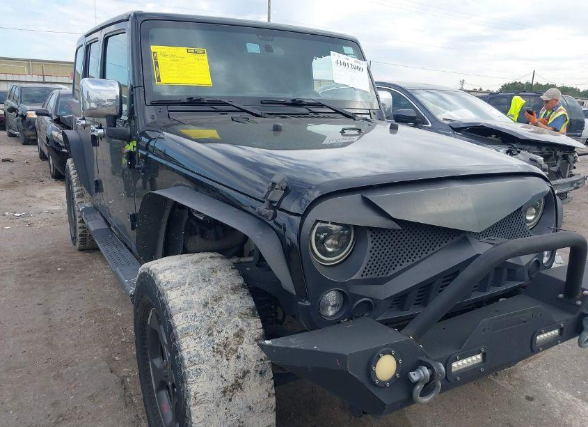 2018 Jeep Wrangler JK UNLIMITED SPORT 4X4 (VIN 1C4BJWDG6JL822916) main photo