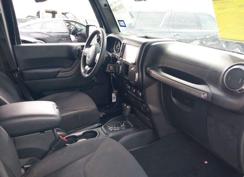 Photo 5 of 2018 Jeep Wrangler JK UNLIMITED SPORT 4X4 (VIN 1C4BJWDG6JL822916)