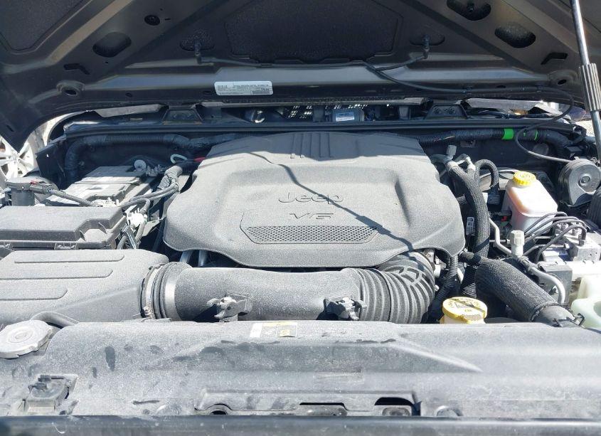 Photo 10 of 2018 Jeep Wrangler JK UNLIMITED SPORT S 4X4 (VIN 1C4BJWDG6JL828960)