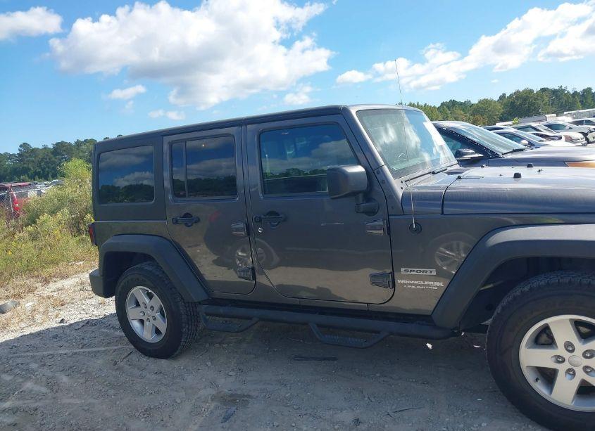 Photo 13 of 2018 Jeep Wrangler JK UNLIMITED SPORT S 4X4 (VIN 1C4BJWDG6JL828960)