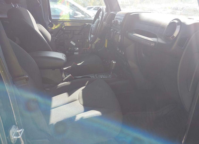 Photo 5 of 2018 Jeep Wrangler JK UNLIMITED SPORT S 4X4 (VIN 1C4BJWDG6JL828960)