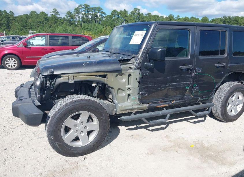 Photo 6 of 2018 Jeep Wrangler JK UNLIMITED SPORT S 4X4 (VIN 1C4BJWDG6JL828960)