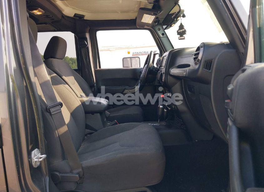 Photo 5 of 2018 Jeep Wrangler JK UNLIMITED SPORT S 4X4 (VIN 1C4BJWDG6JL854359)