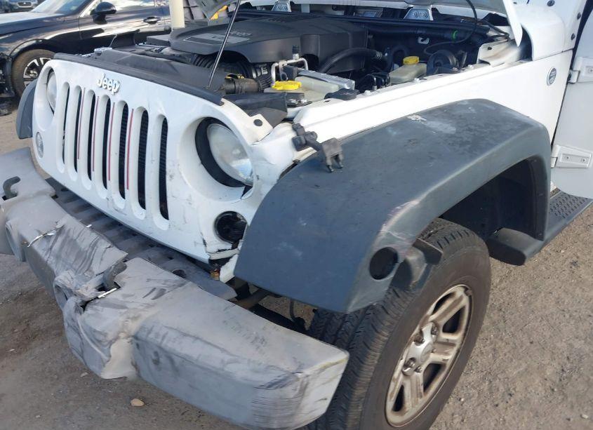 Photo 6 of 2014 Jeep Wrangler UNLIMITED SPORT (VIN 1C4BJWDG7EL309695)