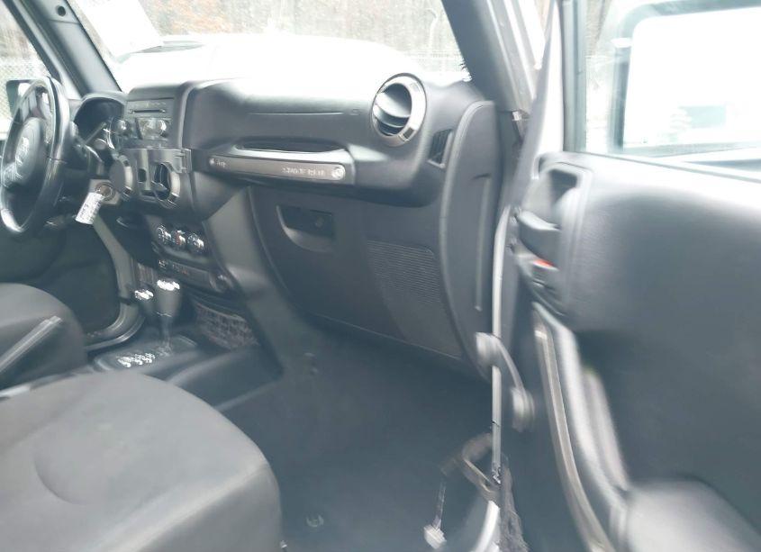 Photo 5 of 2016 Jeep Wrangler UNLIMITED SPORT (VIN 1C4BJWDG7GL260193)