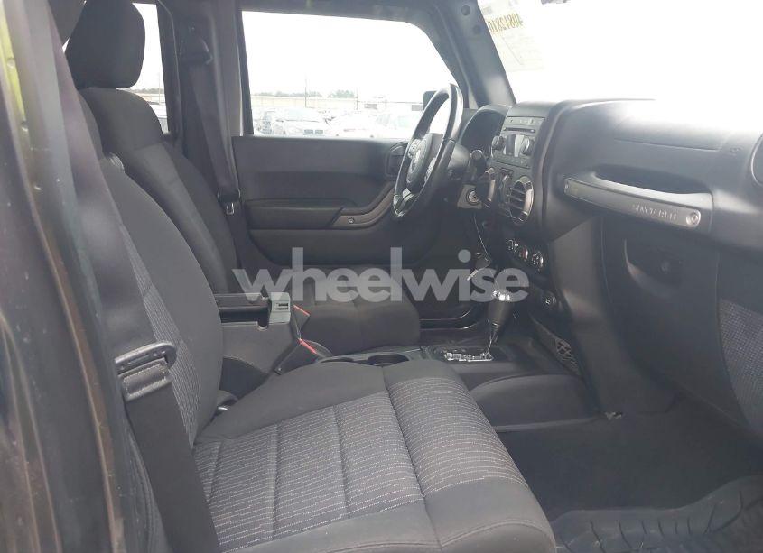 Photo 5 of 2016 Jeep Wrangler UNLIMITED SPORT (VIN 1C4BJWDG7GL265359)