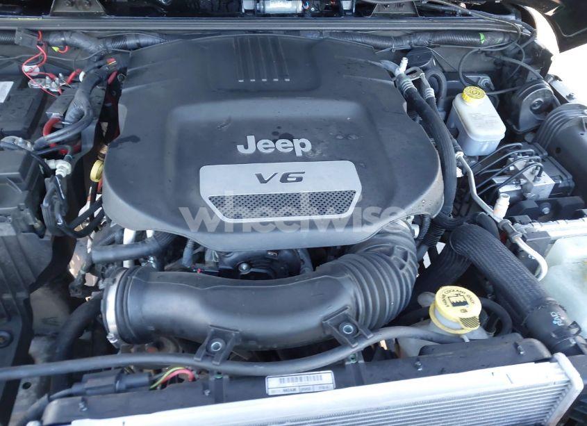 Photo 10 of 2018 Jeep Wrangler JK UNLIMITED SPORT 4X4 (VIN 1C4BJWDG7JL818843)