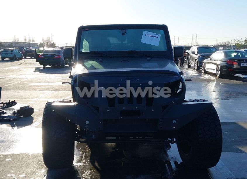 Photo 13 of 2018 Jeep Wrangler JK UNLIMITED SPORT 4X4 (VIN 1C4BJWDG7JL818843)