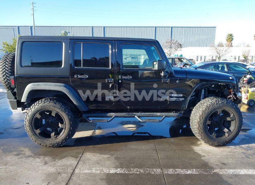 Photo 14 of 2018 Jeep Wrangler JK UNLIMITED SPORT 4X4 (VIN 1C4BJWDG7JL818843)