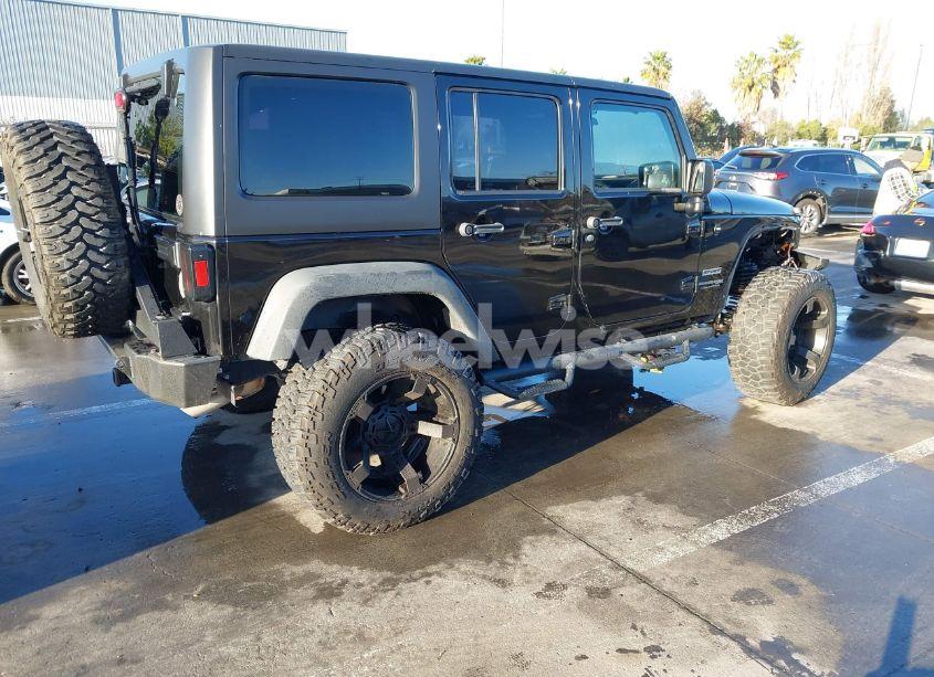 Photo 4 of 2018 Jeep Wrangler JK UNLIMITED SPORT 4X4 (VIN 1C4BJWDG7JL818843)