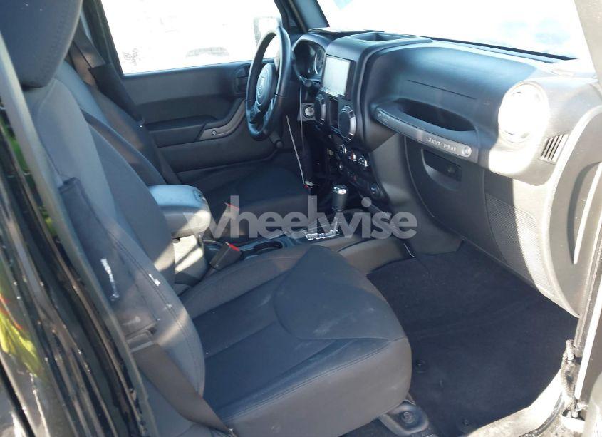 Photo 5 of 2018 Jeep Wrangler JK UNLIMITED SPORT 4X4 (VIN 1C4BJWDG7JL818843)