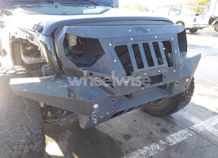 Photo 6 of 2018 Jeep Wrangler JK UNLIMITED SPORT 4X4 (VIN 1C4BJWDG7JL818843)