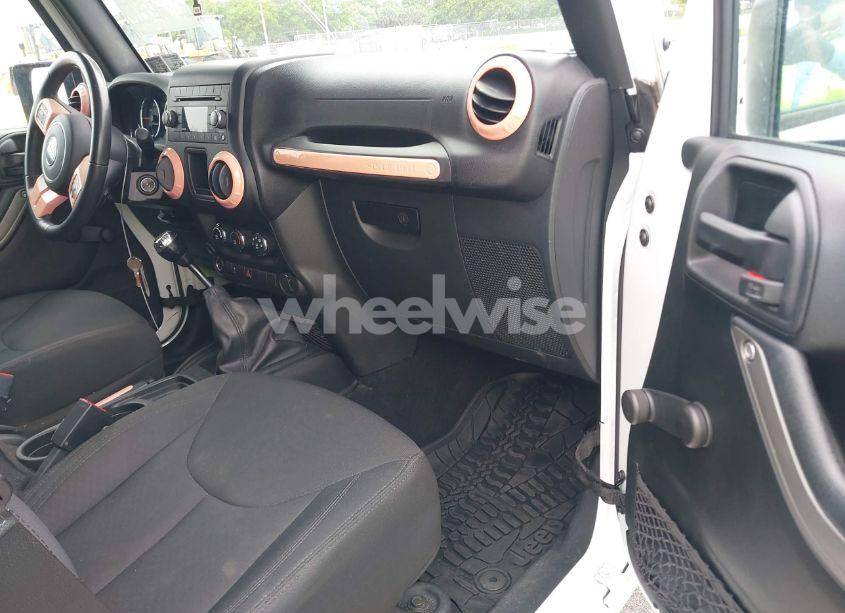 Photo 5 of 2018 Jeep Wrangler JK UNLIMITED SPORT 4X4 (VIN 1C4BJWDG7JL895132)