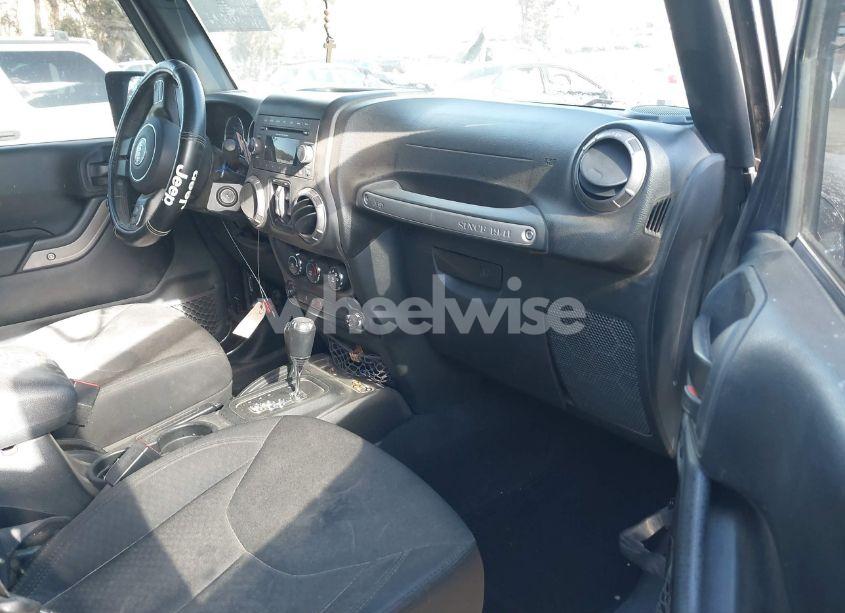 Photo 5 of 2018 Jeep Wrangler JK UNLIMITED SPORT S 4X4 (VIN 1C4BJWDG7JL926640)