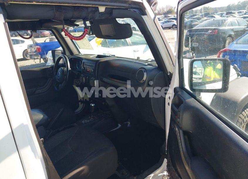 Photo 5 of 2016 Jeep Wrangler UNLIMITED BLACK BEAR (VIN 1C4BJWDG8GL111016)