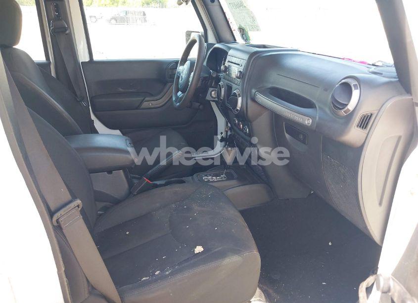 Photo 5 of 2017 Jeep Wrangler UNLIMITED SPORT 4X4 (VIN 1C4BJWDG8HL536673)