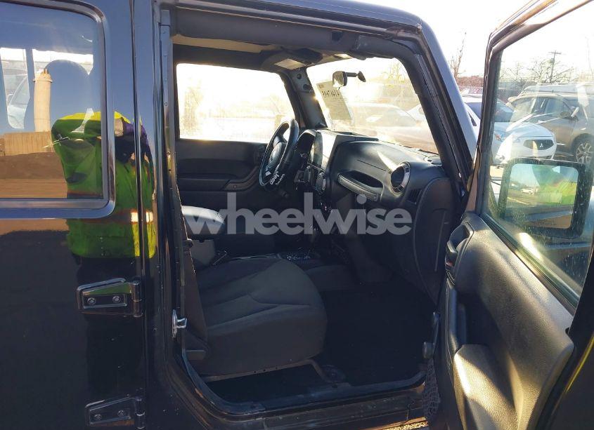 Photo 5 of 2017 Jeep Wrangler UNLIMITED SPORT 4X4 (VIN 1C4BJWDG8HL582505)