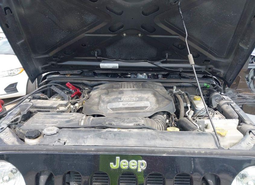 Photo 10 of 2018 Jeep Wrangler JK UNLIMITED SPORT S 4X4 (VIN 1C4BJWDG8JL835375)