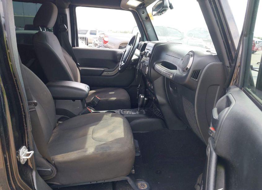 Photo 5 of 2018 Jeep Wrangler JK UNLIMITED SPORT S 4X4 (VIN 1C4BJWDG8JL835375)