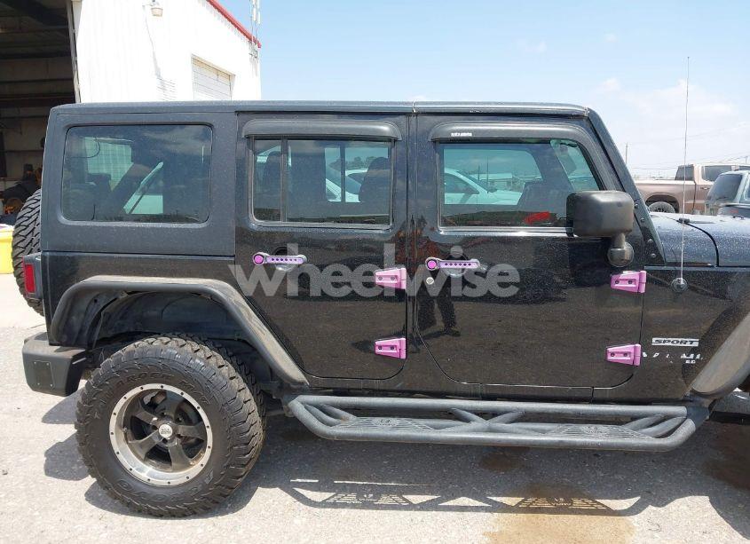 Photo 13 of 2013 Jeep Wrangler UNLIMITED SPORT (VIN 1C4BJWDG9DL569109)