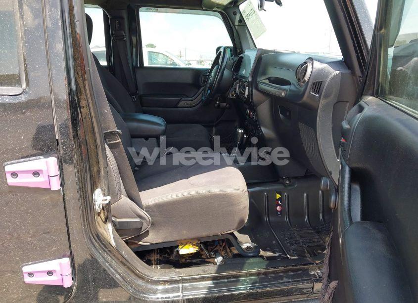 Photo 5 of 2013 Jeep Wrangler UNLIMITED SPORT (VIN 1C4BJWDG9DL569109)