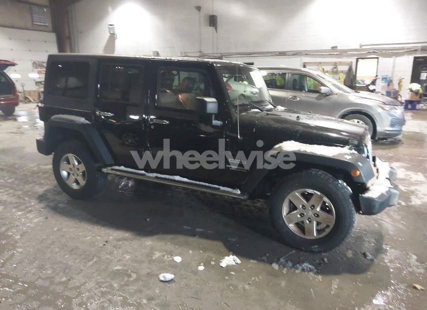 2013 Jeep Wrangler UNLIMITED SPORT (VIN 1C4BJWDG9DL623024) main photo