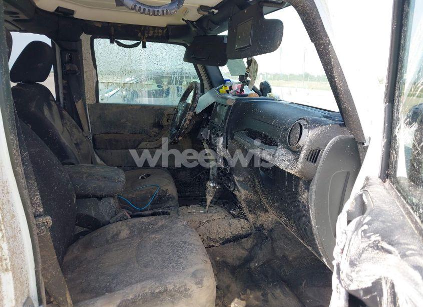 Photo 5 of 2015 Jeep Wrangler UNLIMITED WILLYS WHEELER (VIN 1C4BJWDG9FL543788)