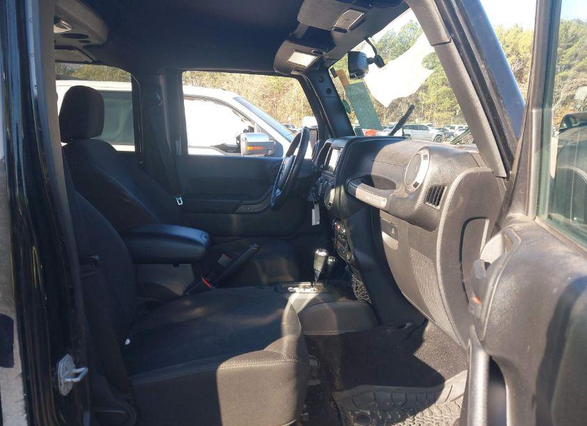 Photo 5 of 2017 Jeep Wrangler UNLIMITED SPORT 4X4 (VIN 1C4BJWDG9HL554745)