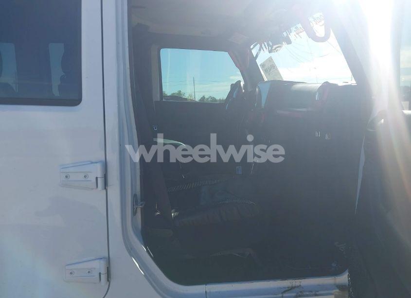 Photo 5 of 2017 Jeep Wrangler UNLIMITED SPORT 4X4 (VIN 1C4BJWDG9HL739300)