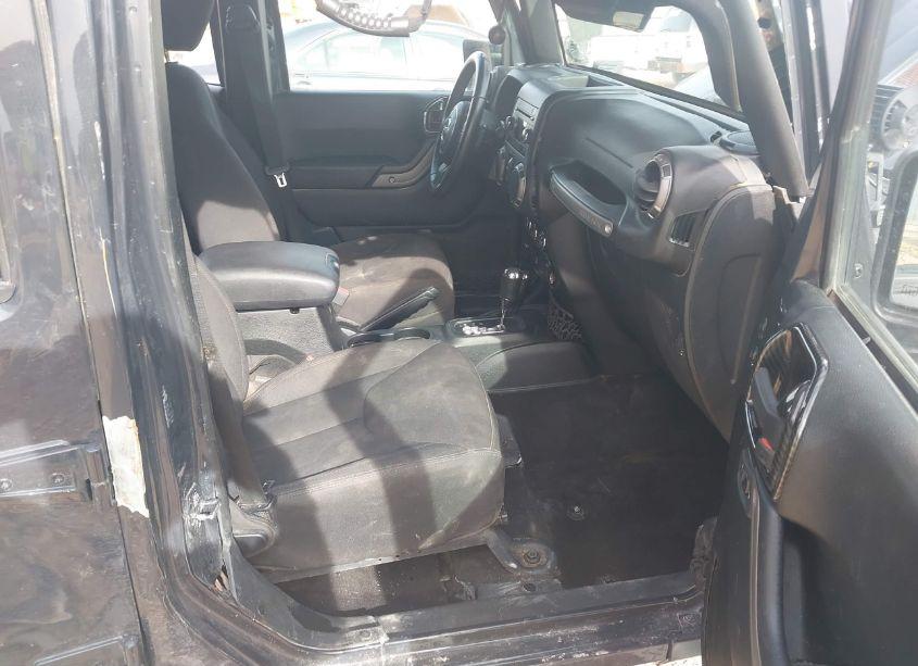 Photo 5 of 2017 Jeep Wrangler UNLIMITED SPORT 4X4 (VIN 1C4BJWDG9HL743007)