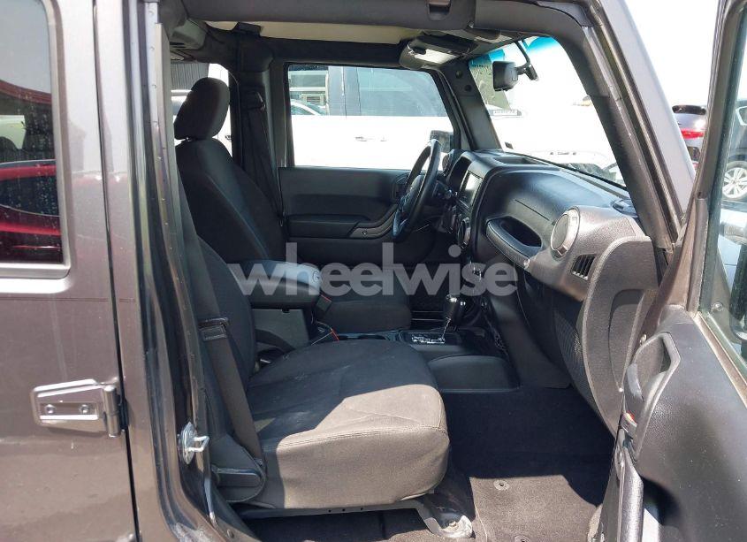 Photo 5 of 2018 Jeep Wrangler JK UNLIMITED SPORT S 4X4 (VIN 1C4BJWDG9JL804801)