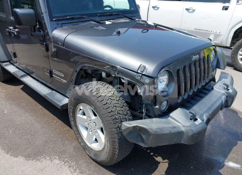 Photo 6 of 2018 Jeep Wrangler JK UNLIMITED SPORT S 4X4 (VIN 1C4BJWDG9JL804801)