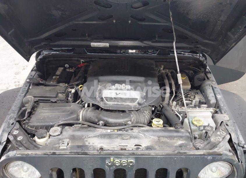 Photo 10 of 2018 Jeep Wrangler JK UNLIMITED SPORT S 4X4 (VIN 1C4BJWDG9JL890272)