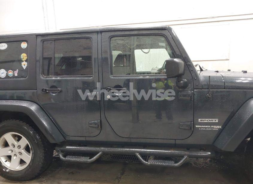 Photo 14 of 2018 Jeep Wrangler JK UNLIMITED SPORT S 4X4 (VIN 1C4BJWDG9JL890272)