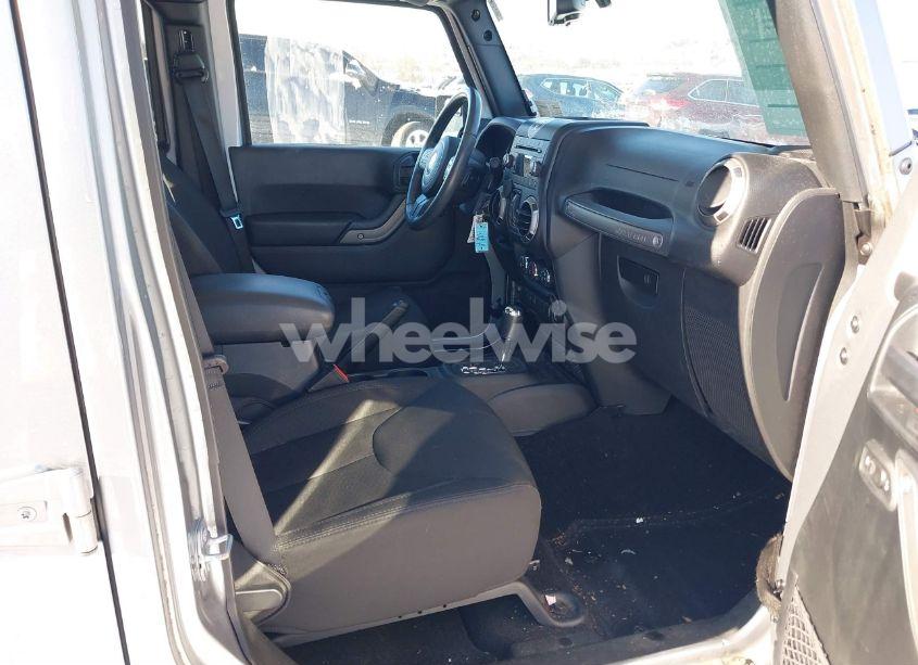 Photo 5 of 2016 Jeep Wrangler UNLIMITED SPORT (VIN 1C4BJWDGXGL252413)