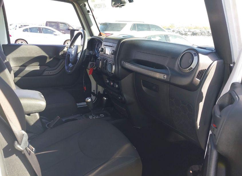 Photo 5 of 2017 Jeep Wrangler UNLIMITED SPORT 4X4 (VIN 1C4BJWDGXHL535797)