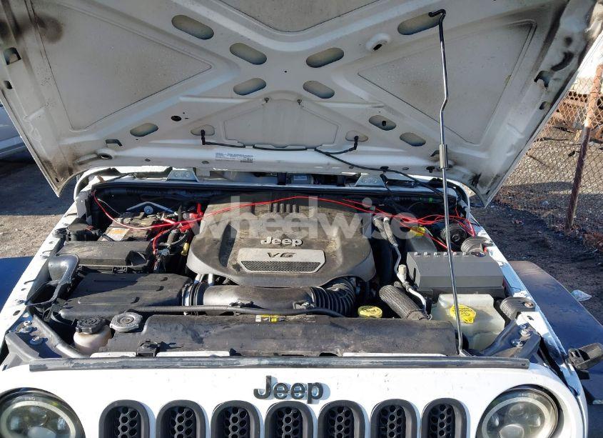 Photo 10 of 2017 Jeep Wrangler UNLIMITED SPORT 4X4 (VIN 1C4BJWDGXHL562045)