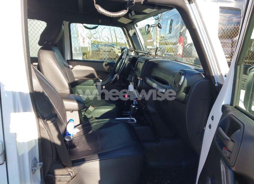 Photo 5 of 2017 Jeep Wrangler UNLIMITED SPORT 4X4 (VIN 1C4BJWDGXHL562045)