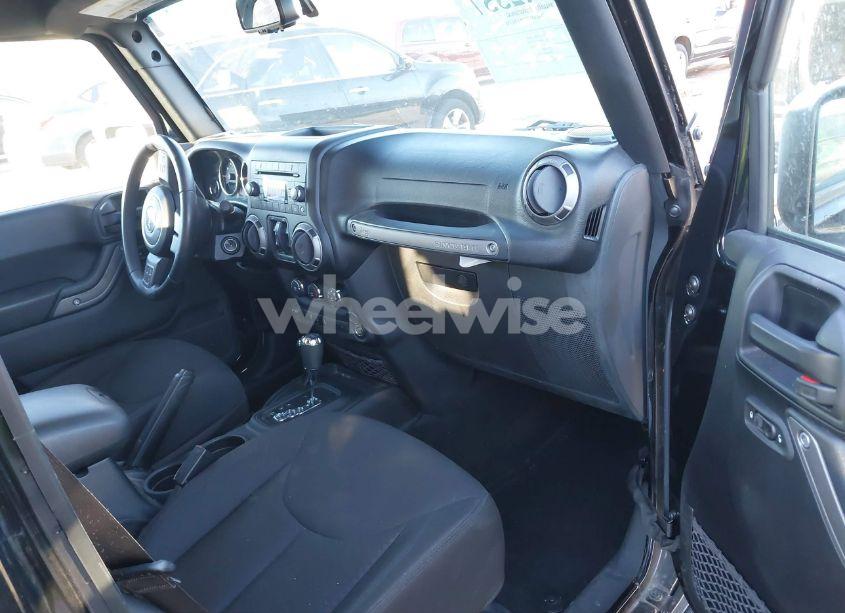 Photo 5 of 2017 Jeep Wrangler UNLIMITED SPORT 4X4 (VIN 1C4BJWDGXHL591190)